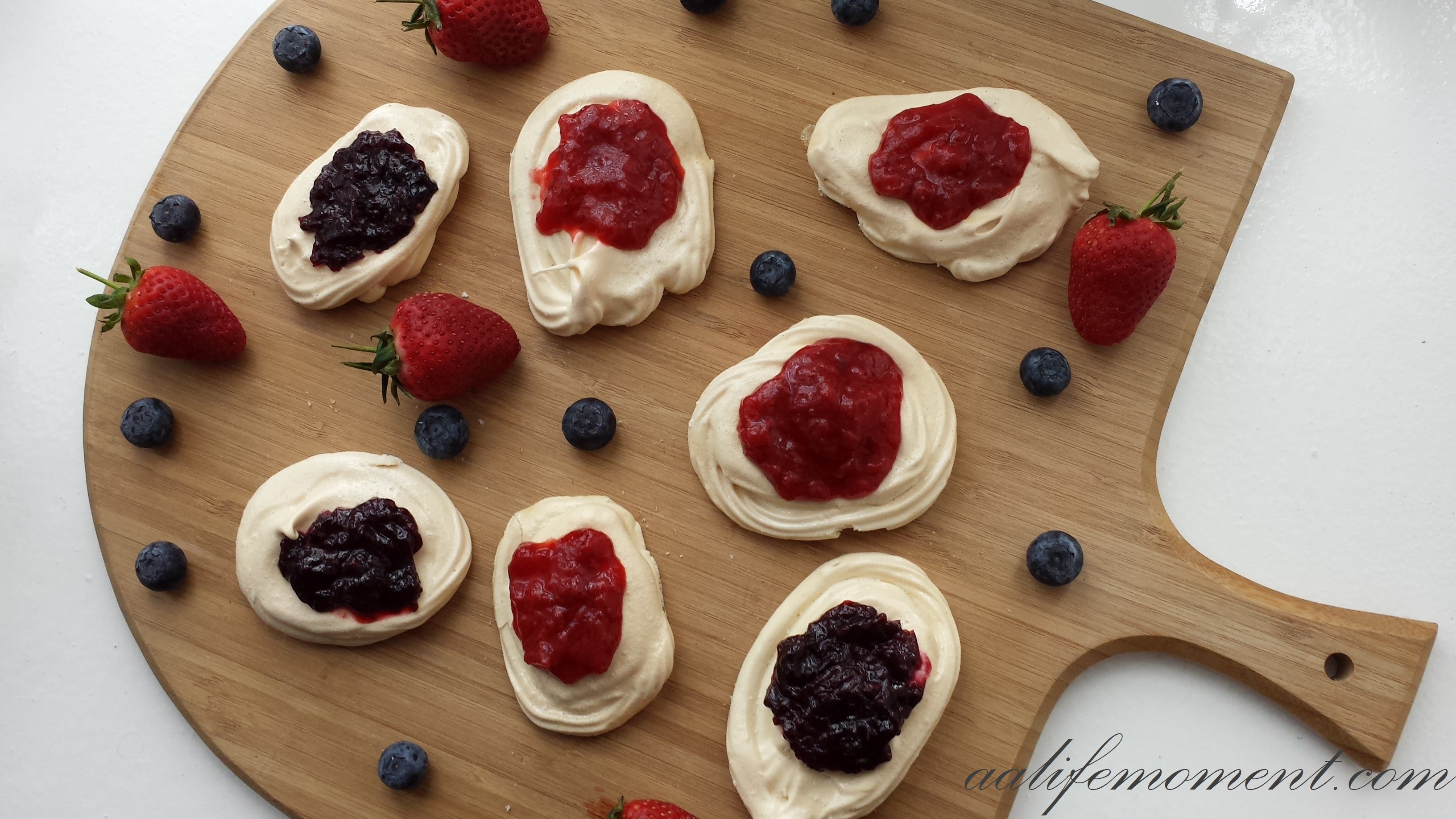 Meringues with homemade strawberry and blueberry jam