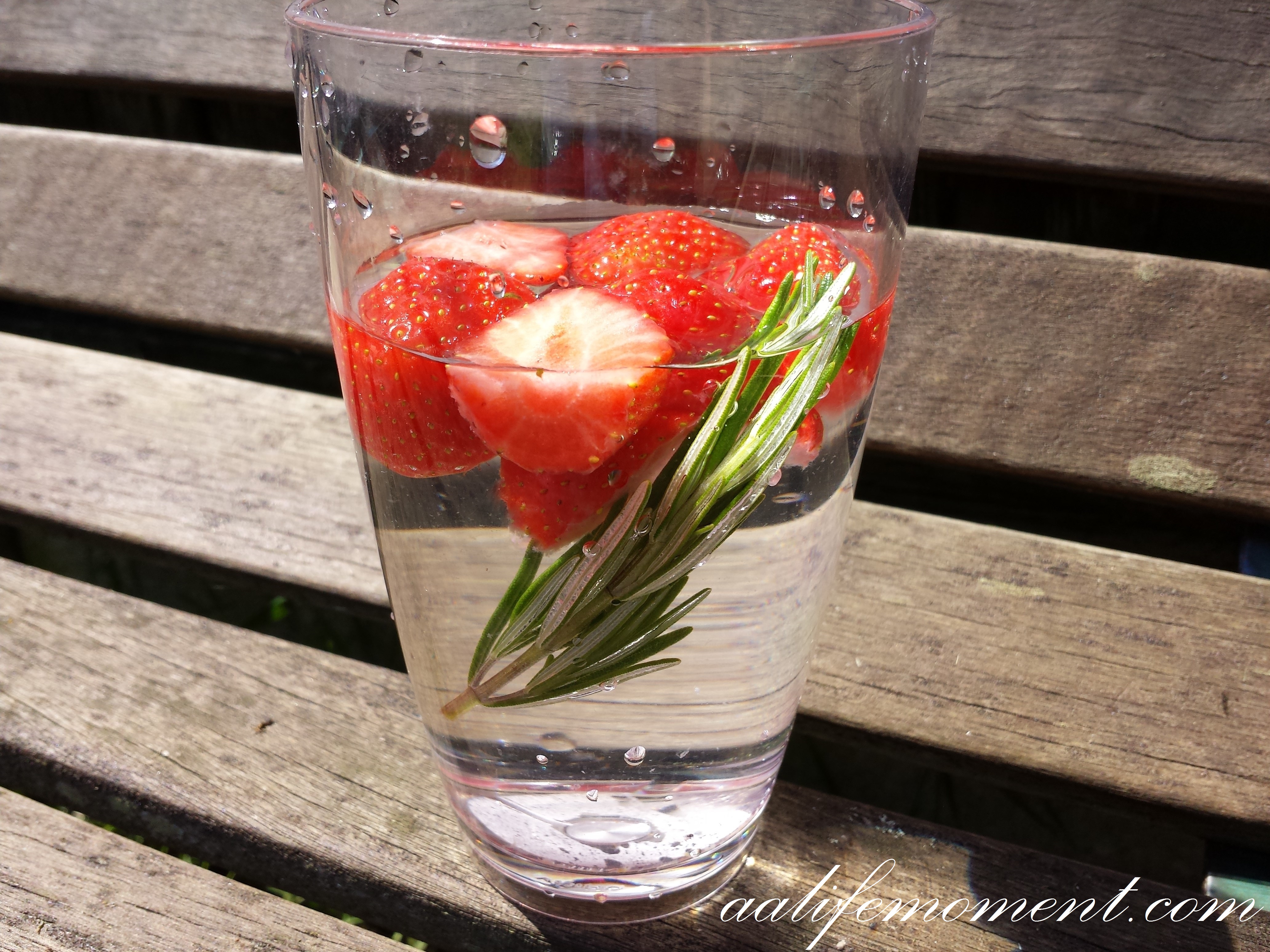 Strawberries detox water